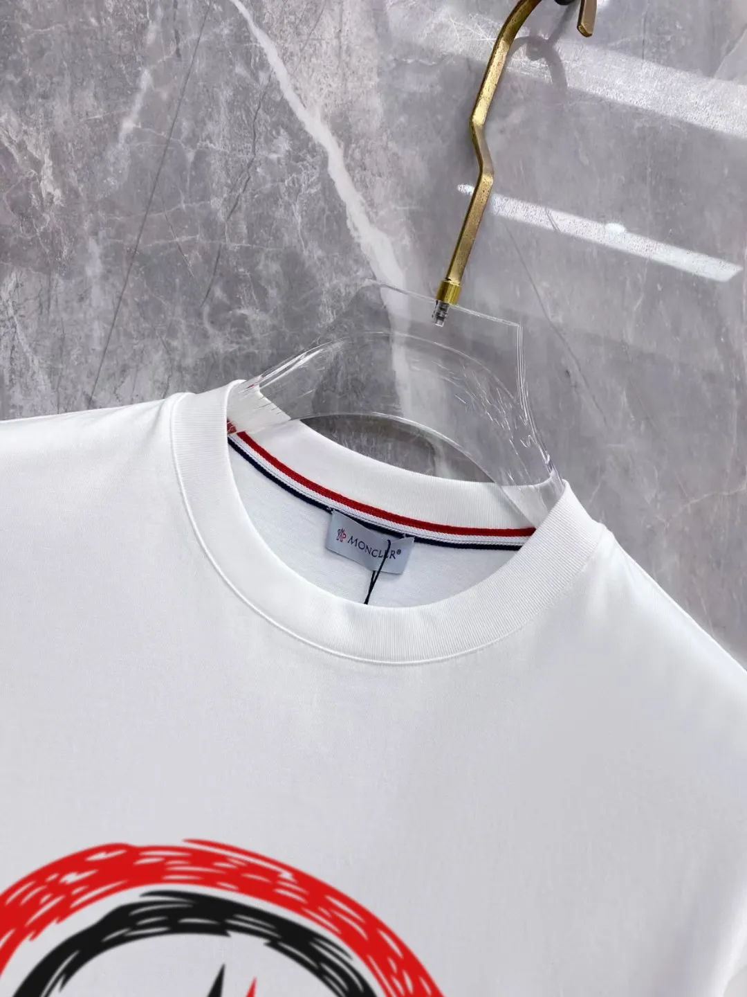 《Moncler~ 》📦 📦 2026New Arrival Quality T ， , Versatile Quality ！ ‼ 32 250G ‼ ， ， ， ， T 🤪 Sizes：S-M-L-XL-2XL ：Black，White， Same Style
